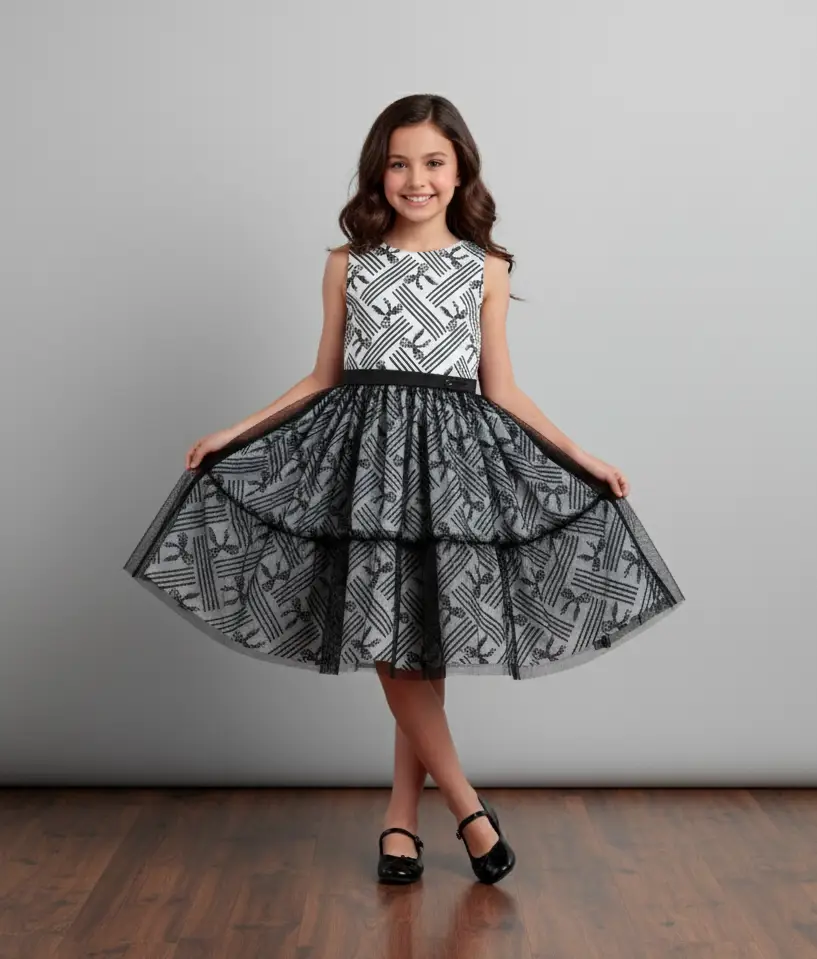 VESTIDO EM TECIDO ACETINADO COM SAIA EM TULE