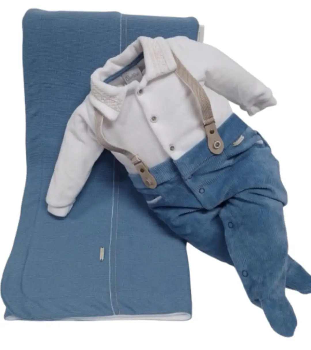 Miniatura KIT COM MACACAO E MANTA PARAISO PLUSH COM GOLA BORDADA E SUSPENSORIO COR AZUL E BRANCO 2