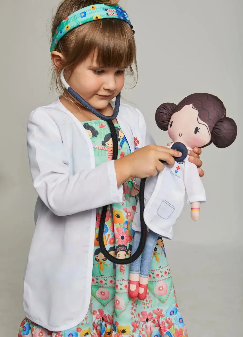 Miniatura BONECA ALPHABETO DRA. ROSINHA CORES BRANCO E JEANS 2